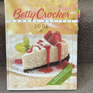 Betty Crocker Annual Recipes 2005 with Red and White Cover